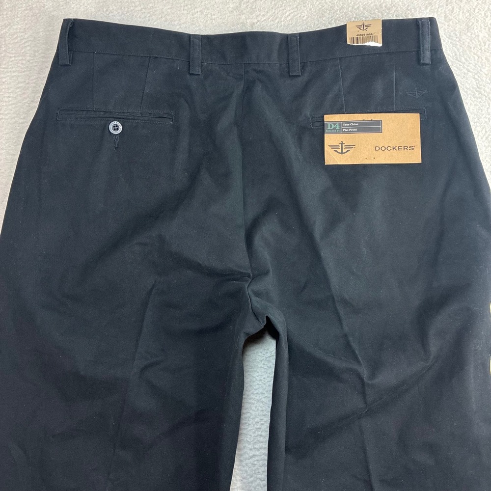 Dockers D4 Chino Pants Men 36x34 Black True Relaxed Flat Front Business NWT